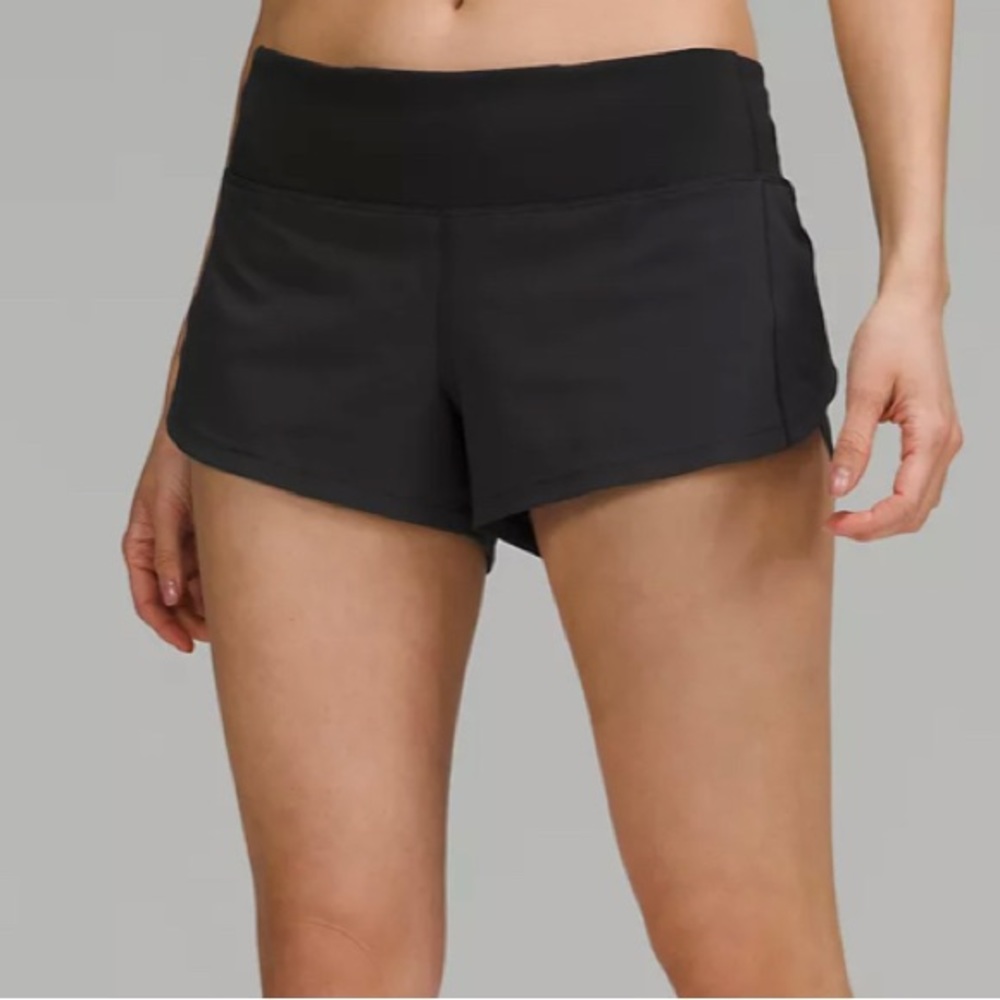 Speed-up low rise Lululemon lined shorts 2.5 inches black size 2